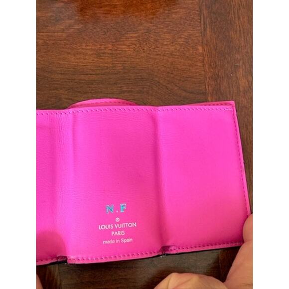 LOUIS VUITTON Tri-Fold Wallet Discovery LV Logo*Fluorescent Pink Rose*Box Incld. - Picture 10 of 14
